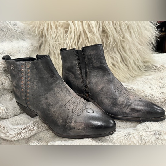 Size 8.5 short ROAN (Aggie) grey cowboy boots. Never worn. - Picture 1 of 5